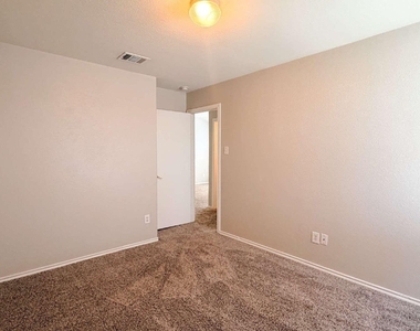670 Horn Street - Photo Thumbnail 29