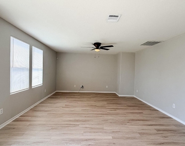 670 Horn Street - Photo Thumbnail 14