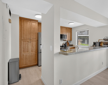 302 Brackenwood Circle - Photo Thumbnail 14