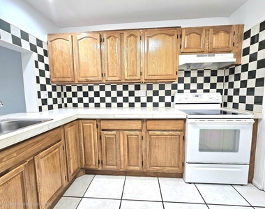 7960 N Colony Circle N - Photo Thumbnail 2