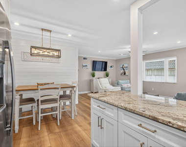 110 Shore Court - Photo Thumbnail 12