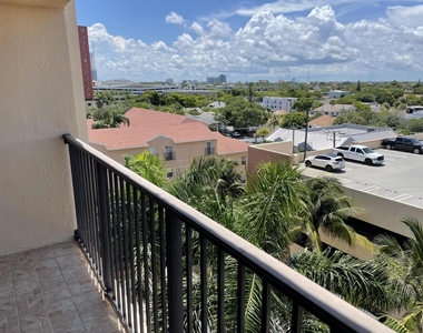1801 N Flagler Drive - Photo Thumbnail 12