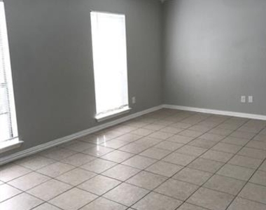 3424 Cambridge Drive - Photo Thumbnail 2
