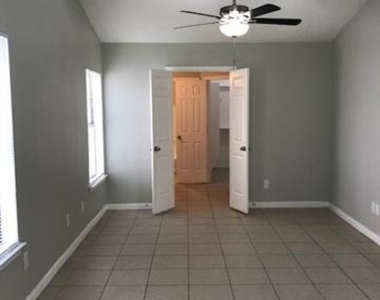 3424 Cambridge Drive - Photo Thumbnail 6
