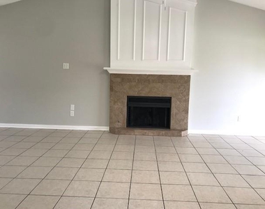 3424 Cambridge Drive - Photo Thumbnail 4