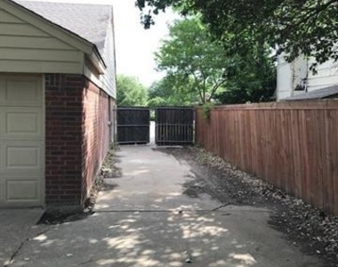 3424 Cambridge Drive - Photo Thumbnail 21