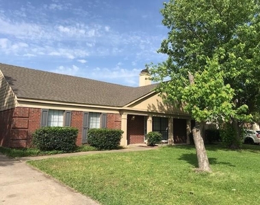 3424 Cambridge Drive - Photo Thumbnail 1