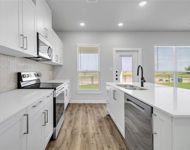 6600 Florence Drive - Photo Thumbnail 7