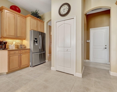 827 Sw Grand Reserves Boulevard - Photo Thumbnail 10