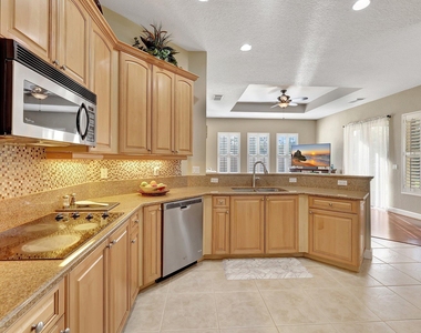 827 Sw Grand Reserves Boulevard - Photo Thumbnail 12
