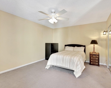 1558 Shaker Circle - Photo Thumbnail 16