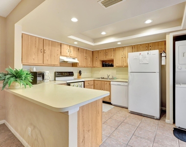 1558 Shaker Circle - Photo Thumbnail 5