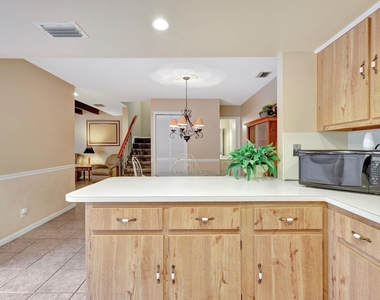 1558 Shaker Circle - Photo Thumbnail 8