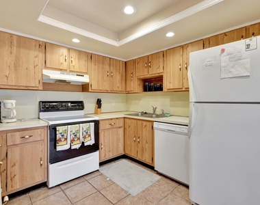 1558 Shaker Circle - Photo Thumbnail 6