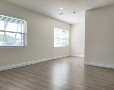 720 S 11th Street - Photo Thumbnail 5