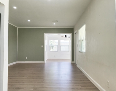 720 S 11th Street - Photo Thumbnail 3