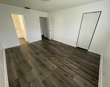5702 Nw 21st Street - Photo Thumbnail 9