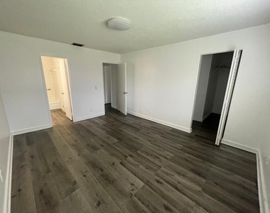 5702 Nw 21st Street - Photo Thumbnail 7