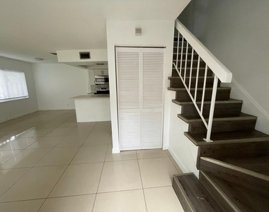 5702 Nw 21st Street - Photo Thumbnail 3