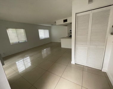 5702 Nw 21st Street - Photo Thumbnail 4