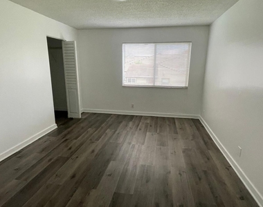 5702 Nw 21st Street - Photo Thumbnail 6