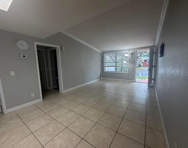 7194 Southgate Boulevard - Photo Thumbnail 6