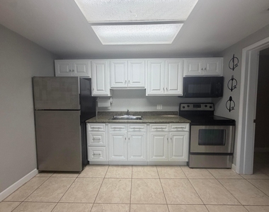 7194 Southgate Boulevard - Photo Thumbnail 2