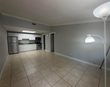 7194 Southgate Boulevard - Photo Thumbnail 4