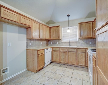 12324 Sw 5th Street - Photo Thumbnail 7