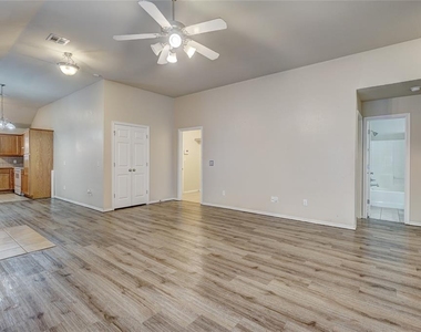 12324 Sw 5th Street - Photo Thumbnail 4
