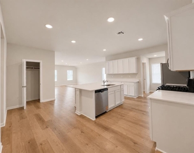 2512 Kathleens Crossing - Photo Thumbnail 7