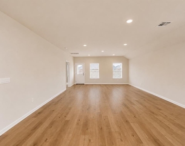 2512 Kathleens Crossing - Photo Thumbnail 13
