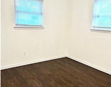 1104 N Gale Avenue - Photo Thumbnail 13