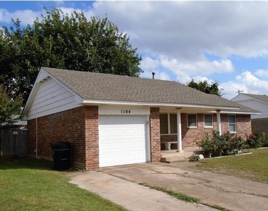 1104 N Gale Avenue - Photo Thumbnail 3