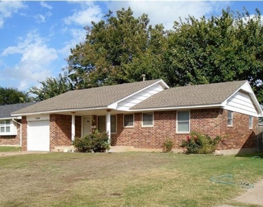 1104 N Gale Avenue - Photo Thumbnail 2