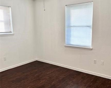 1104 N Gale Avenue - Photo Thumbnail 16
