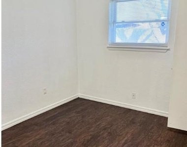 1104 N Gale Avenue - Photo Thumbnail 18