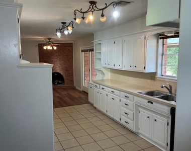 1101 Washington Street - Photo Thumbnail 3