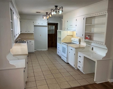 1101 Washington Street - Photo Thumbnail 4