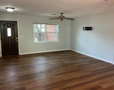 1101 Washington Street - Photo Thumbnail 2