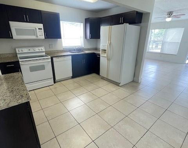 121 Nw 7th Court - Photo Thumbnail 17