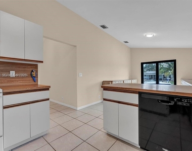 1406 Nw 8th Street - Photo Thumbnail 11