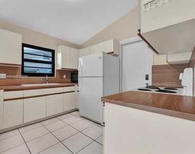 1406 Nw 8th Street - Photo Thumbnail 12