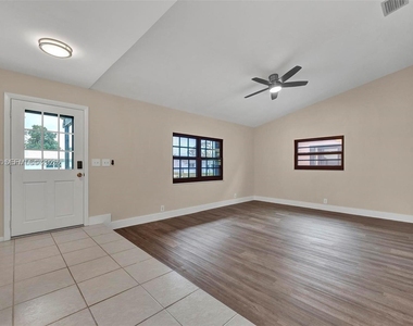 1406 Nw 8th Street - Photo Thumbnail 2
