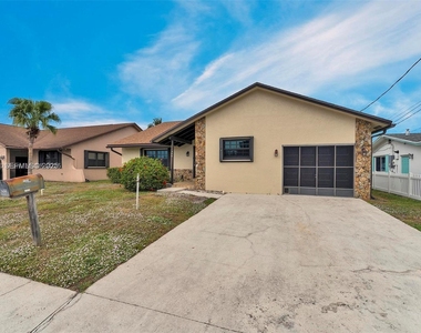 1406 Nw 8th Street - Photo Thumbnail 3