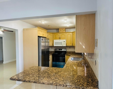 926 N C Street - Photo Thumbnail 11