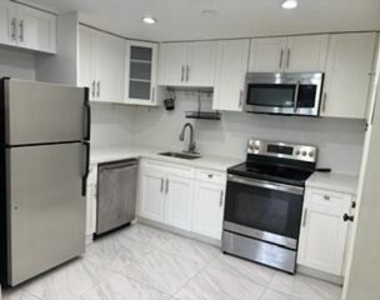 4040 N Hills Drive - Photo Thumbnail 5