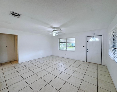 202 Se 3rd Terrace - Photo Thumbnail 4