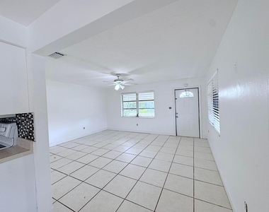 202 Se 3rd Terrace - Photo Thumbnail 3