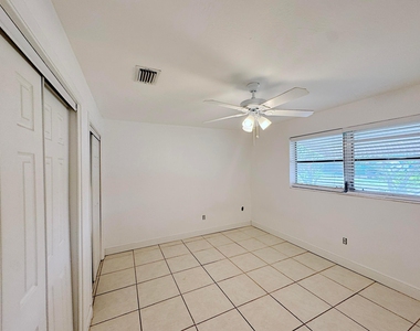 202 Se 3rd Terrace - Photo Thumbnail 9